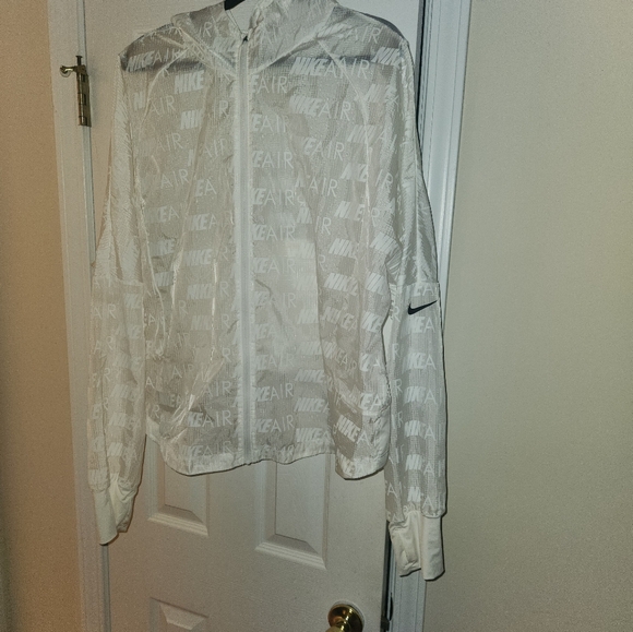 Women's Nike Air Windbreaker with hood 2x - Picture 2 of 3